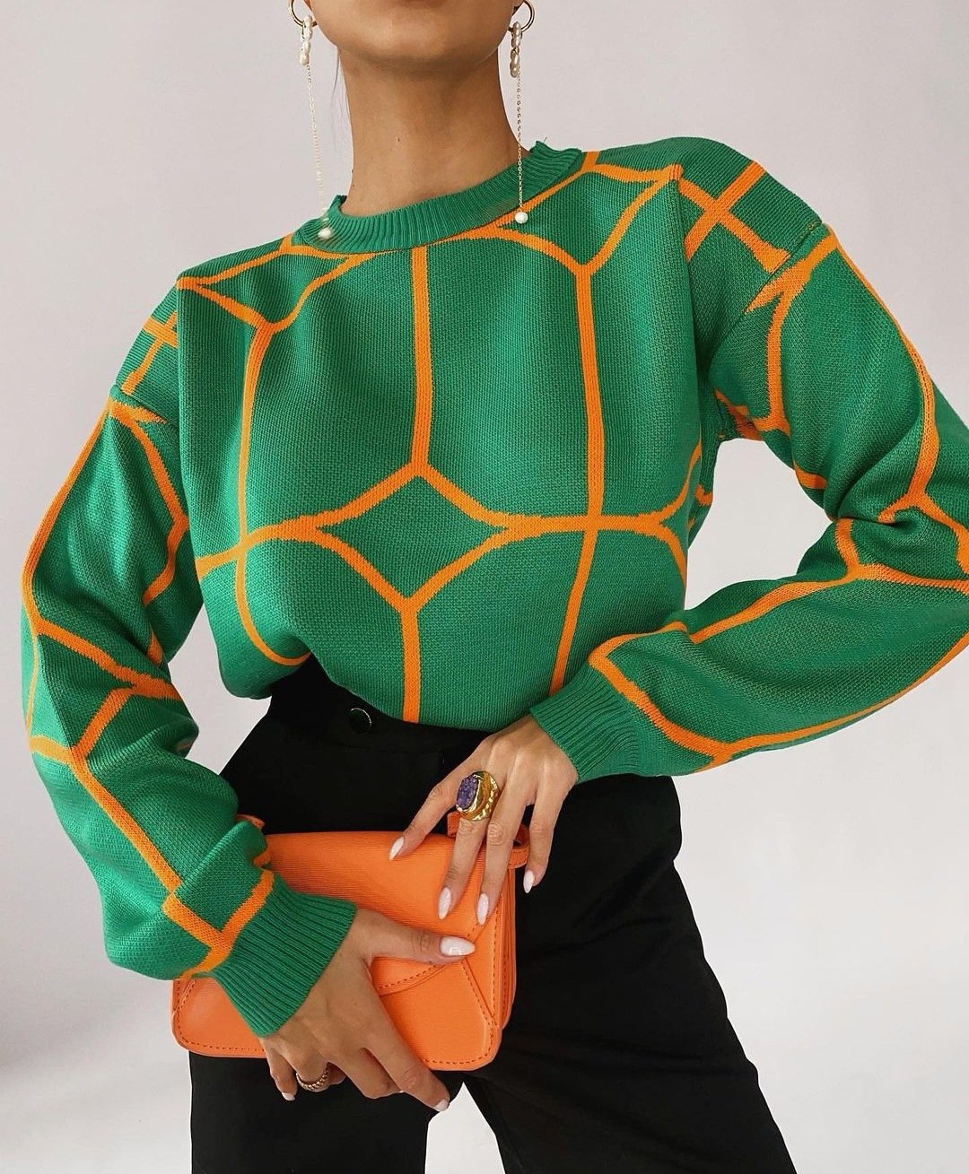 Best Selling Crew Neck Knit Top with Line Pattern