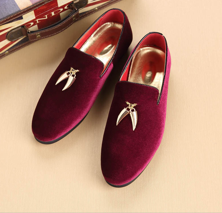 Casual Shoes with Metal Pendant and Loafers