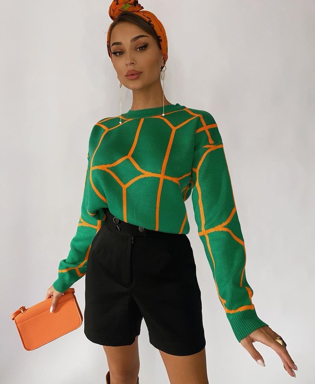 Best Selling Crew Neck Knit Top with Line Pattern